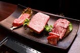 お酒に合うお肉も充実！分厚く、旨みが強いステーキは相性抜群！