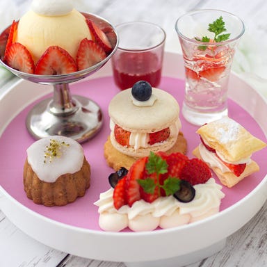 CROSS POINT TENJIN_「Strawberry Afternoon Tea(ストロベリーアフタヌーンティー)」