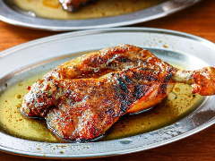 骨付鳥と鶏ダシおでん（秋冬）京味噌もつ煮（春夏） 歩 八丁堀店 