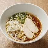 淡麗鶏だし醤油ラーメン