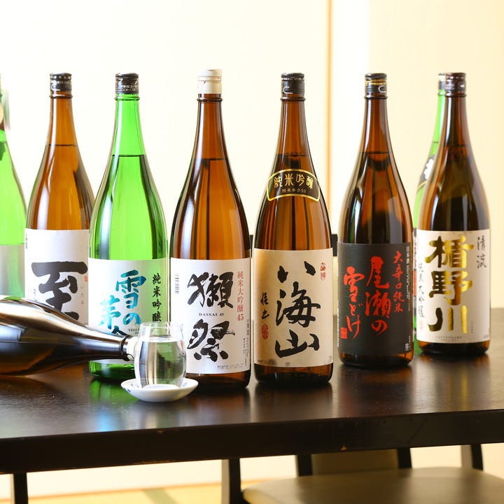 日本各地の名酒を揃えました。魚料理とともにお楽しみを