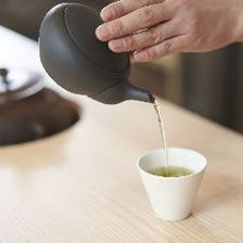 急須で丁寧に淹れた日本茶