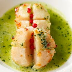 神戸牛 ステーキ Ishida． 本店_バジルソースのに赤のアクセントが鮮烈な逸品