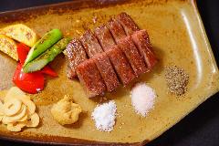 神戸牛コース　10,450円～※ディナーのみサービス料5%頂戴します