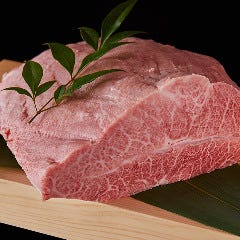 宮崎牛のミスジ。旨味のある肉質を存分にお楽しみください。