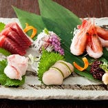 和の寅福空間では、季節の本格日本料理もお楽しみいただけます。