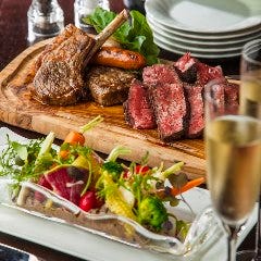 溶岩石で豪快に焼き上げたお肉料理を！