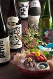 【銘酒揃い】
辛口を中心に揃えた日本酒は料理との相性ぴったり