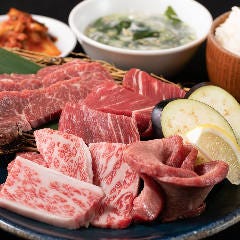 和牛バラやハラミ、サガリなどが味わえて大満足「赤盛定食」
