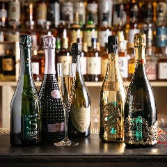 ワインセラーの中にはシャンパンも多数！お祝いにいかがですか？