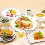 【陽（ひかり）】名物・伊勢海老のサラダと、甲羅揚＆クリームコロッケどちらもご用意する全9品｜ランチ