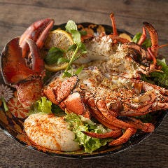 その場で捌く活オマール海老は新鮮！