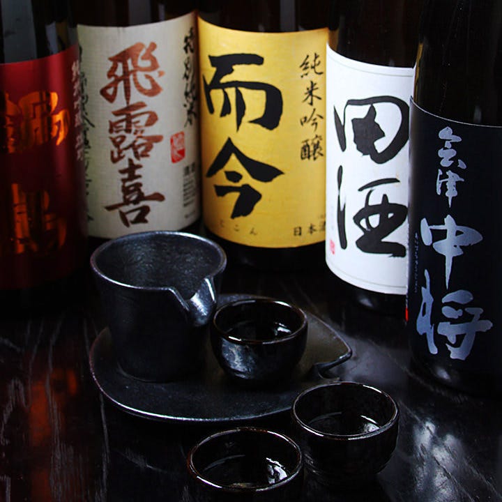 全国各地の個性豊かな味わいが楽しめる日本酒は10種類以上ご用意