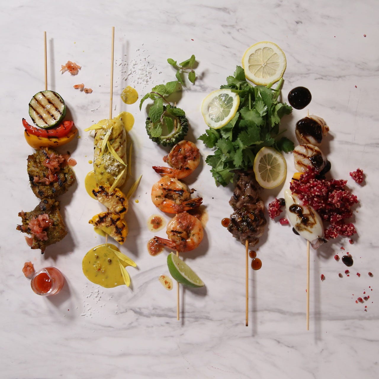 プラタラン リゾート アンド レストラン 新宿ルミネ1のアジアングルメ串焼き 5種盛り合わせ