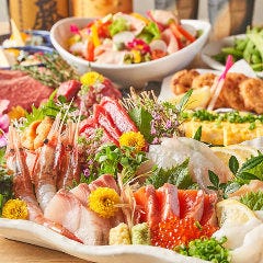 【個室居酒屋】 団欒 ~だんらん~ 仙台一番町店_気仙沼漁港直送の鮮魚のお造りは7種盛り合わせ、5種盛り合わせ、3種盛り合わせとご用意しております。鮮度抜群の素材の味をお試し下さい。