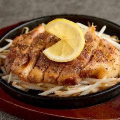【個室居酒屋】 団欒 ～だんらん～ 仙台一番町店_ポークステーキ～レモン&ペッパーソース～