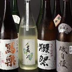 ときには酒蔵にも出向き見つけてくる地酒・日本酒も自慢です!