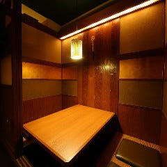 少人数宴会も大歓迎！2～4名様テーブル個室もご用意しています