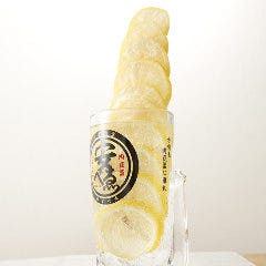 とにかくレモンサワーが豊富！ 大迫力のタワーレモンサワー！