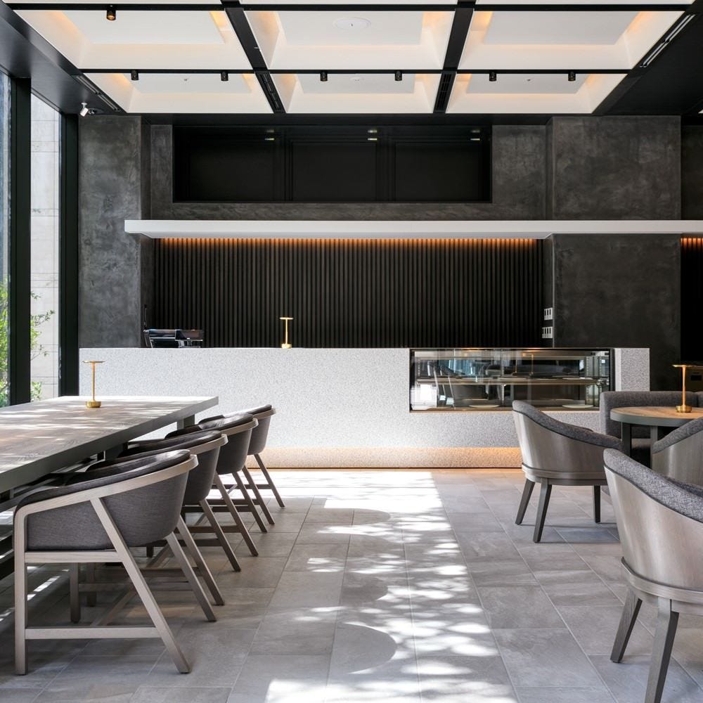 おしゃれな雰囲気が漂うカフェ コントレイルの店内