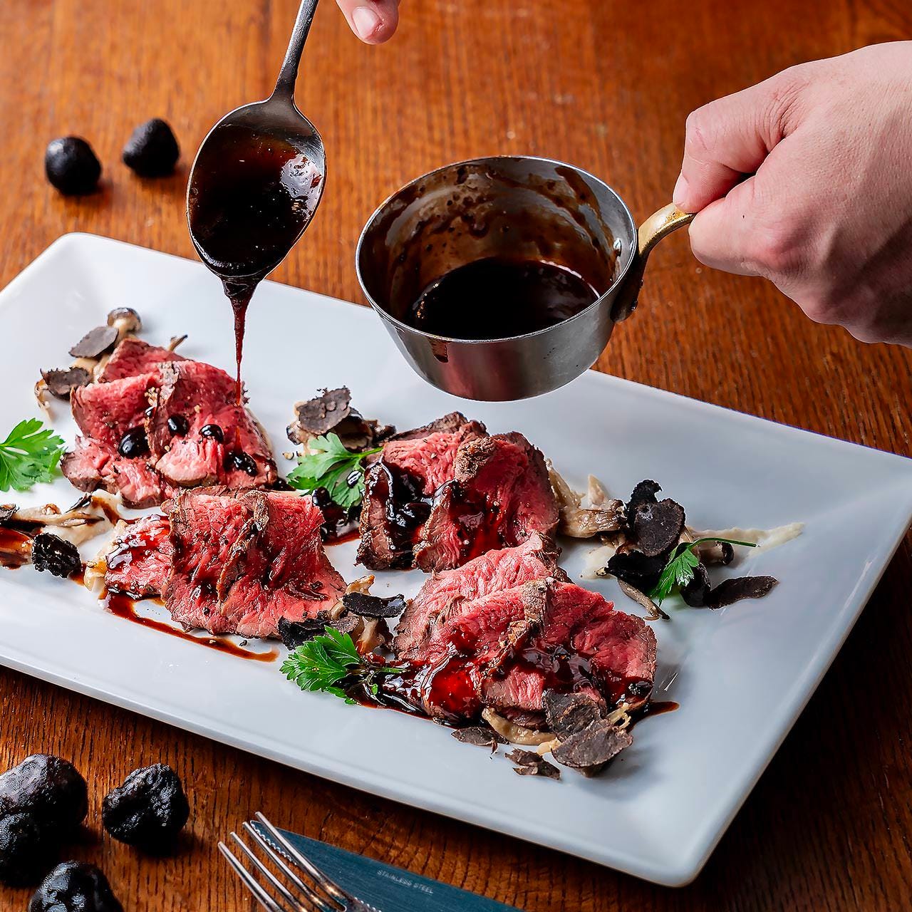 銀座ワイン食堂 パパミラノ サピアタワー店_メインは牛フィレ肉のステーキをシェフ特製のソースで