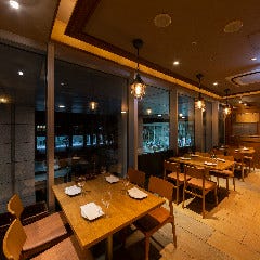 銀座ワイン食堂 パパミラノ サピアタワー店_東京駅日本橋口を見下ろす窓際席