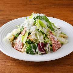 銀座ワイン食堂 パパミラノ サピアタワー店_グリルベーコンとグラナチーズのシーザーサラダ