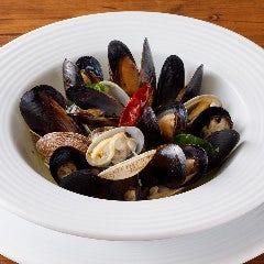 銀座ワイン食堂 パパミラノ サピアタワー店_あさりとムール貝の白ワイン蒸し