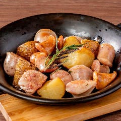 銀座ワイン食堂 パパミラノ サピアタワー店_ソーセージとポテトのおつまみグリル