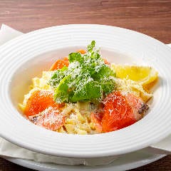 銀座ワイン食堂 パパミラノ サピアタワー店_サーモンとルッコラのレモンクリーム　フェットチーネ