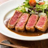 黒毛和牛はA4ランク以上のものを使い、ローストビーフやステーキ、カツレツで柔らかさと肉の旨味をご堪能いただきます。