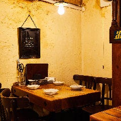 お仲間とのお酒やおつまみメインの夜にぴったりの席も豊富
