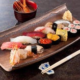 【本格江戸前寿司】
旬の新鮮地魚、職人技が光るにぎりをどうぞ
