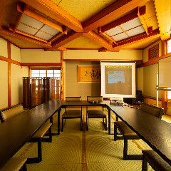 大広間には、カラオケやプロジェクターもご用意（最大100名様）