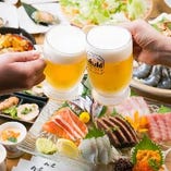 海鮮料理で乾杯！コースの飲み放題のビールは「アサヒ スーパードライ」です