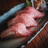 「黒毛和牛炙りにぎりずし」口の中でほどけるおいしさ！