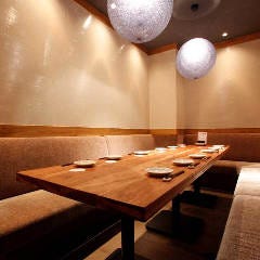地下1階フロアには人気の半個室が4卓。早めのご予約がオススメ