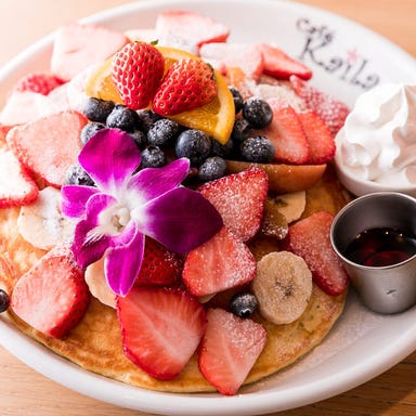 カフェカイラ 舞浜店_カイラ名物“全部のせ”パンケーキ