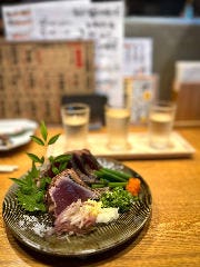とろ本カツオわら炙り塩タタキ