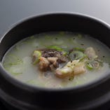 逸品、韓国料理、スープも一味違う。