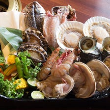 近海産の新鮮魚介類を浜焼きで！