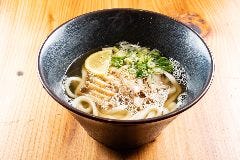 出汁にこだわり抜いたうどんだし！