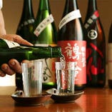 日本酒は季節毎のお酒8種を含む約17種を常時取り揃えております