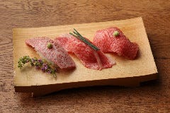 いちゆくこだわり牛握りの、美味しさを一皿で楽しめる盛り合わせ