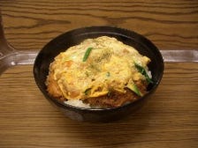 鉢一面のこだわりカツ丼　￥880