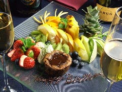 -フルーツの盛り合わせ- シェフのセンスが光ります。