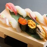 人気No.1。上握りランチ（税込1958円）。地物ネタを中心に、人気の寿司ねたも入っております。