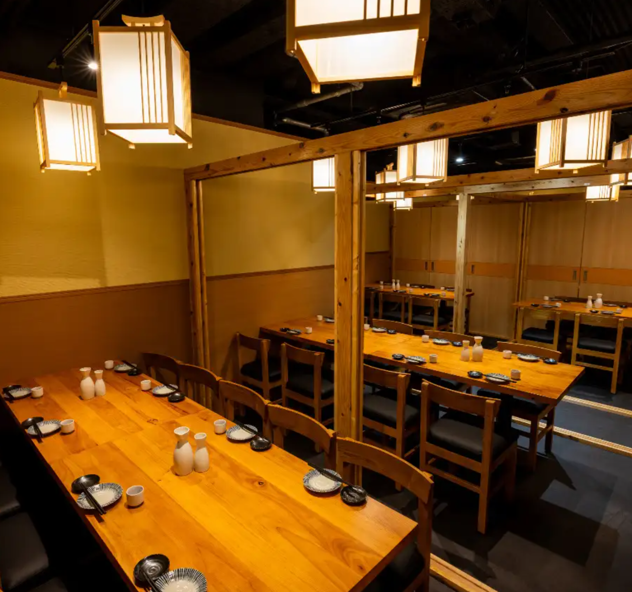 居酒屋 安丸 八王子駅前店の店内