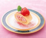 苺薫るロールケーキ