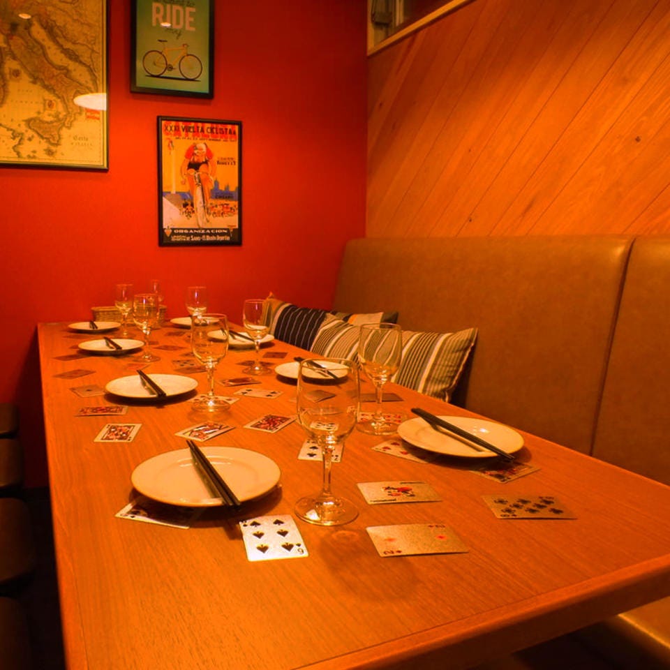 イタリアン個室バル サルーテ 梅田茶屋町 店内 ぐるなび